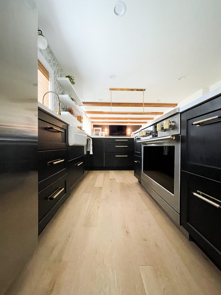 Design ideas for a mid-sized modern kitchen in Denver.