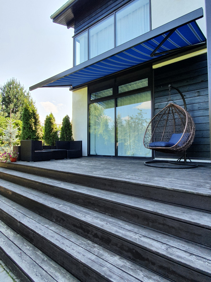 Веранда с безрамным остеклением Weinor и маркиза Markilux