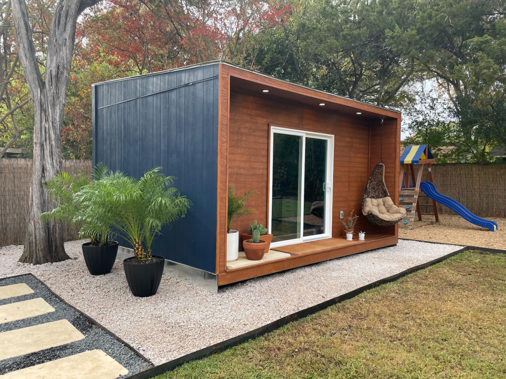 Mittelgroßes Modernes Gartenhaus als Arbeitsplatz, Studio oder Werkraum in Austin
