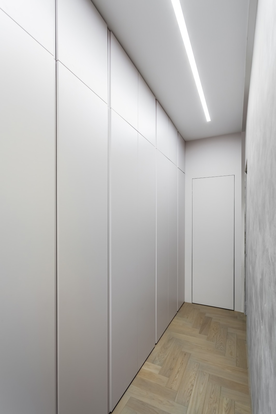 Шкаф-гардеробная, с фасадами от потолка до пола