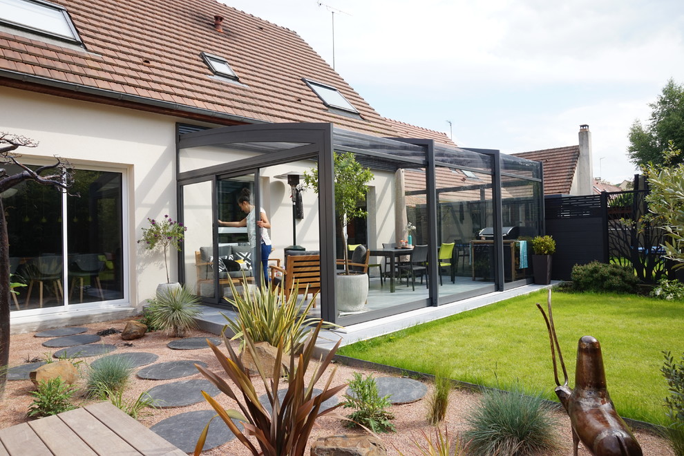 Inspiration for a mid-sized contemporary sunroom in Paris with slate floors.