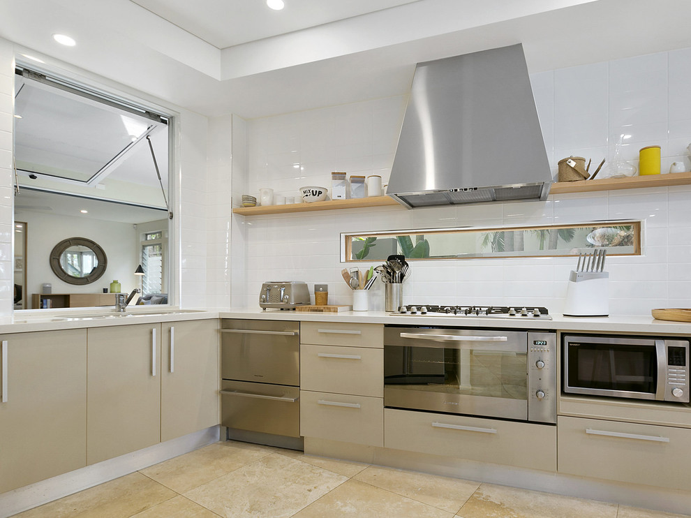 Design ideas for a contemporary kitchen in Sunshine Coast.