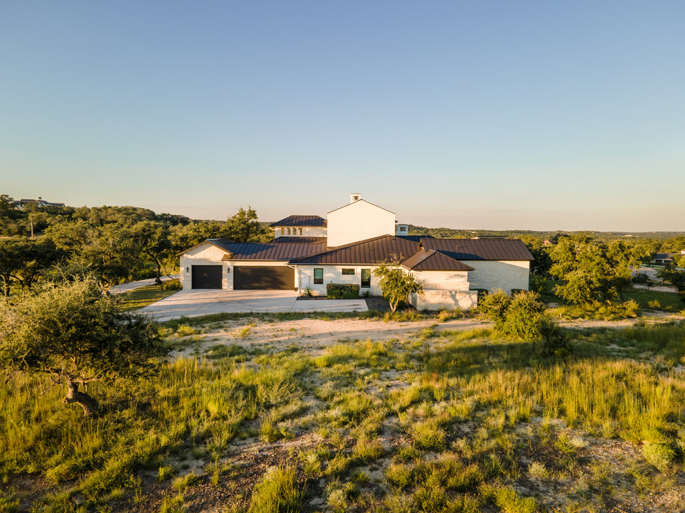 Inspiration for a transitional home design remodel in Austin