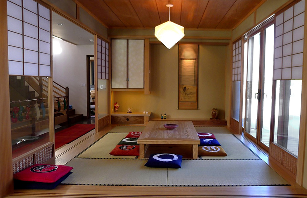 Modelo de diseño residencial de estilo zen de tamaño medio