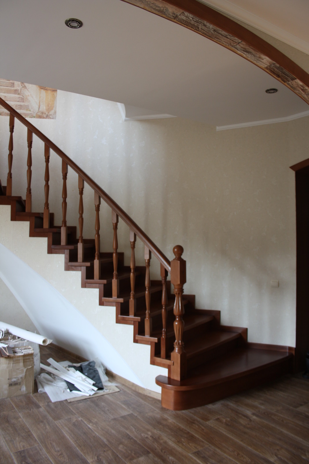 Винтовая лестница из бука