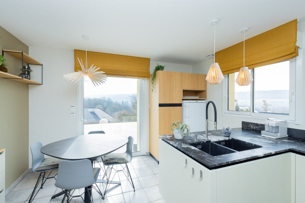 Mid-sized contemporary u-shaped open plan kitchen in Nancy with a double-bowl sink, flat-panel cabinets, green cabinets, granite benchtops, grey splashback, glass sheet splashback, panelled appliances, ceramic floors, a peninsula, grey floor, black benchtop and coffered.