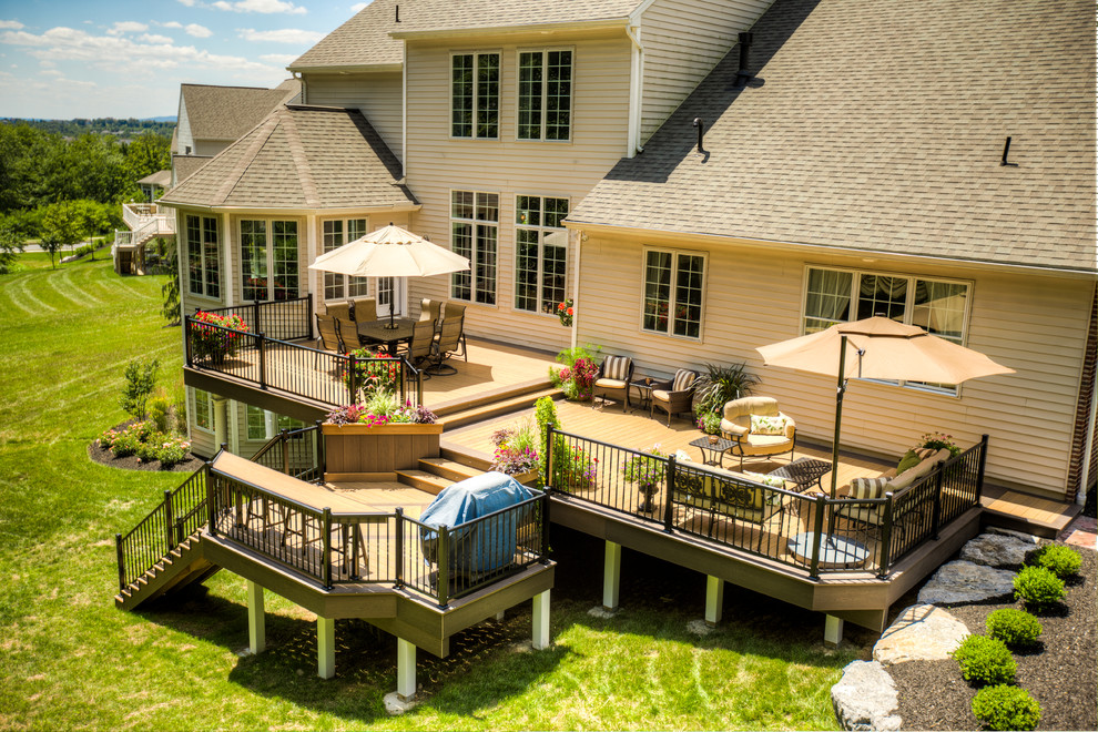 Design ideas for a large traditional backyard deck in Philadelphia with no cover.