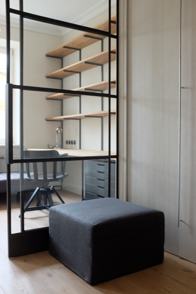 Перегородки из чёрного металла и стекла