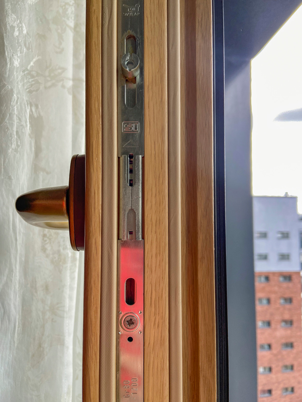 Дерево-алюминиевые окна из дуба в ЖК "Гринада".