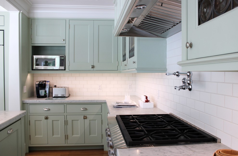 Design ideas for an arts and crafts kitchen in Providence.