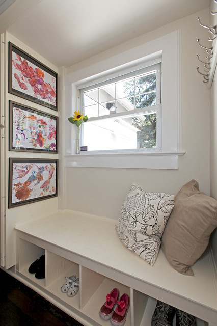 Verona Mudroom contemporary-entre