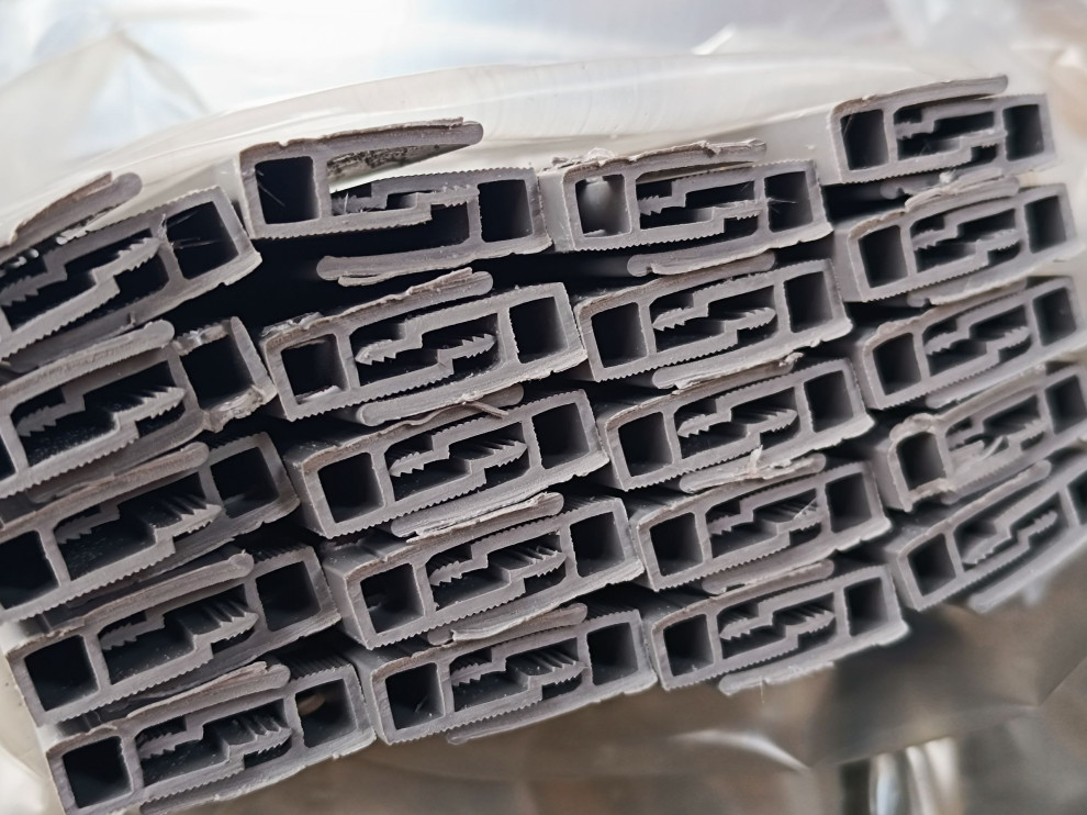 Багет для натяжного потолка