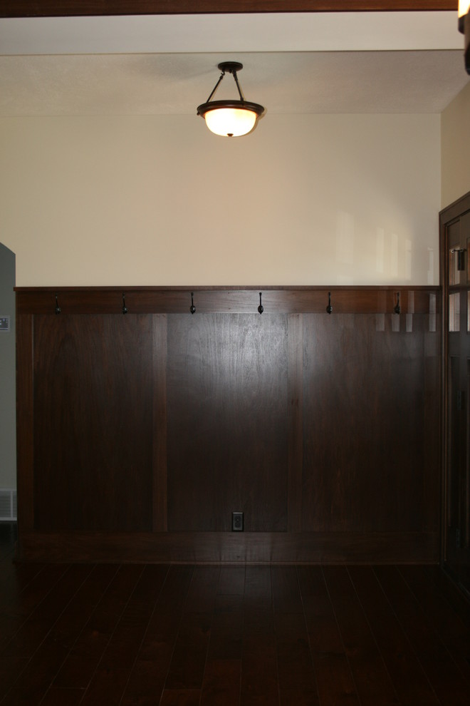 Entryway - rustic entryway idea in Omaha