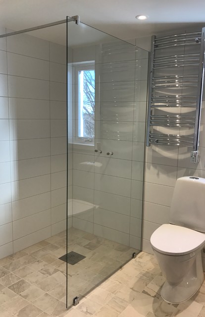 inge fast v&auml;g modern-bathroom