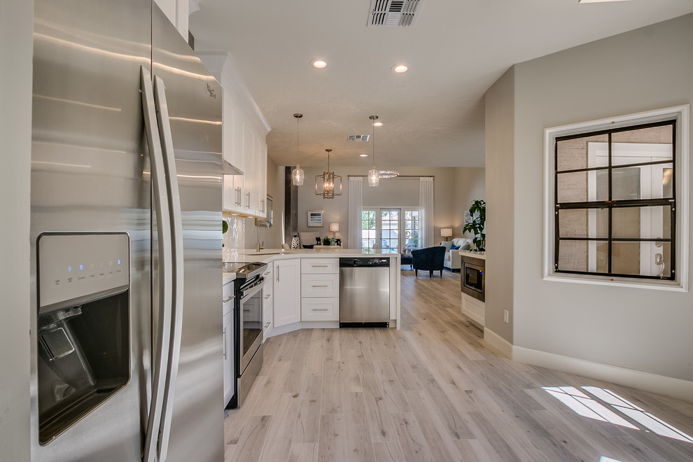 Transitional kitchen photo in Phoenix