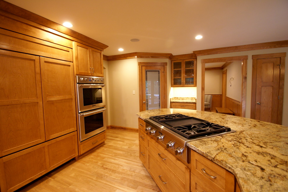 Kitchen - craftsman kitchen idea in Milwaukee