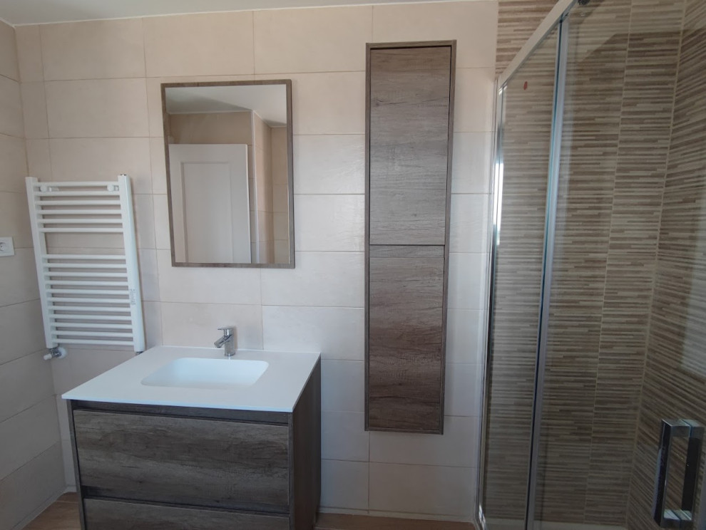 Photo of a mid-sized contemporary master bathroom in Madrid with flat-panel cabinets, white cabinets, a curbless shower, a wall-mount toilet, beige tile, wood-look tile, white walls, ceramic floors, a wall-mount sink, engineered quartz benchtops, multi-coloured floor, a sliding shower screen, white benchtops, an enclosed toilet, a single vanity and a freestanding vanity.