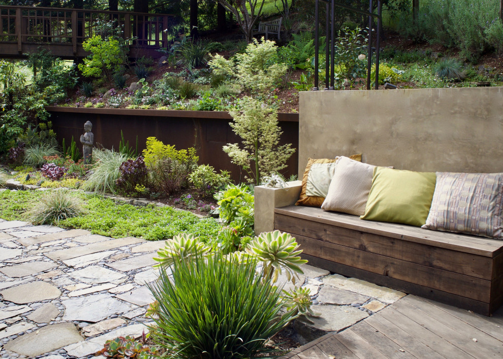 Small asian backyard partial sun garden in Sacramento with with rock feature and river rock for summer.