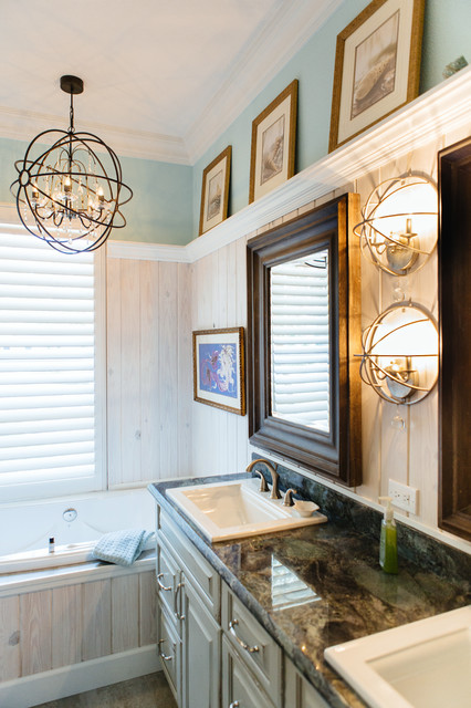 Beachy Master Bath maritimt-badevaerelse