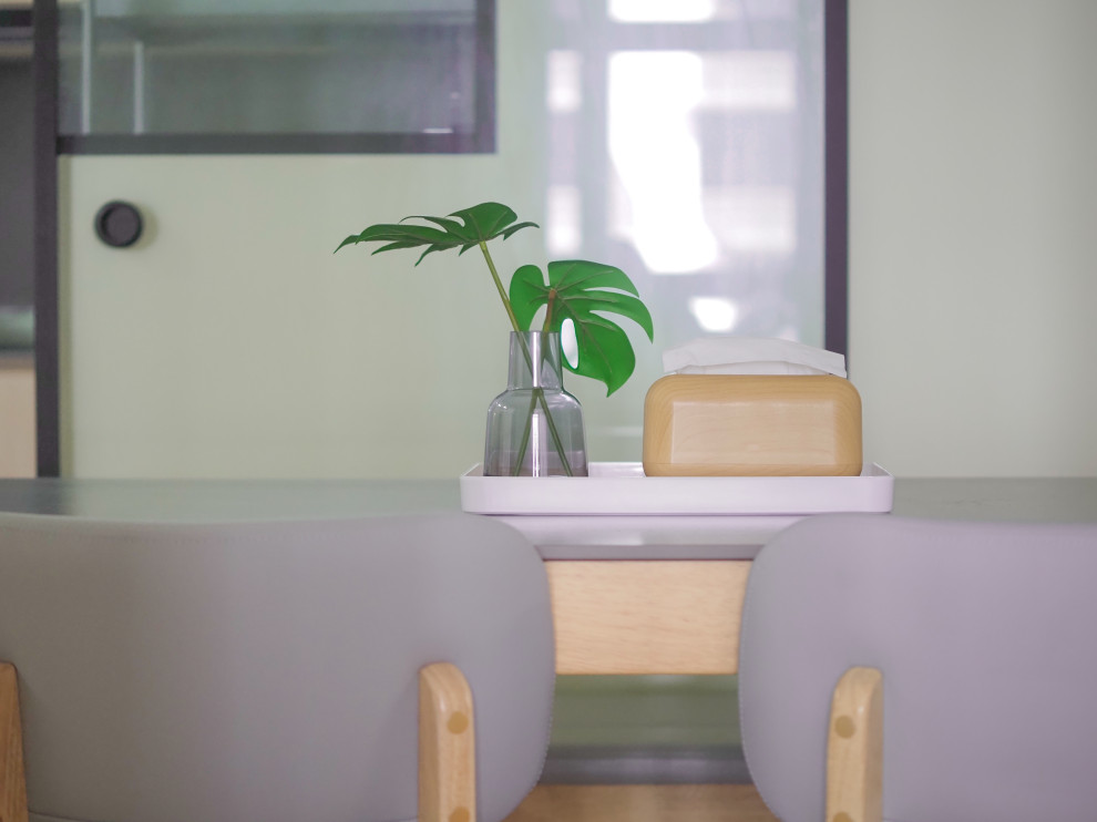 This is an example of a Scandinavian dining room in Singapore.