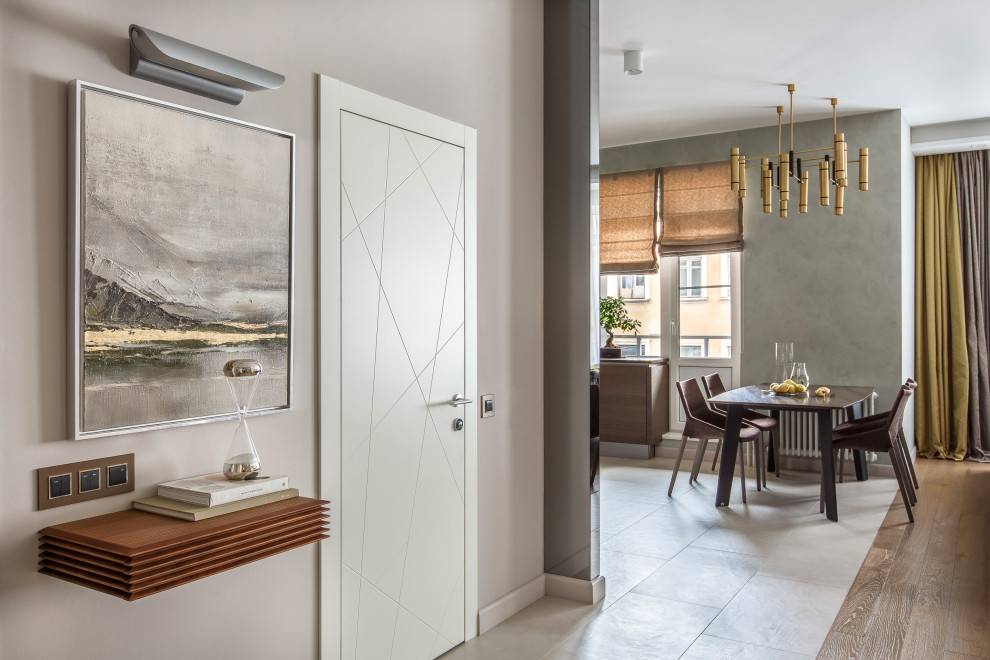 Трехкомнатная квартира в центре Петербурга