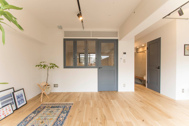 南青山 賃貸リノベ　Rotary Mansion scandinavian-living-room
