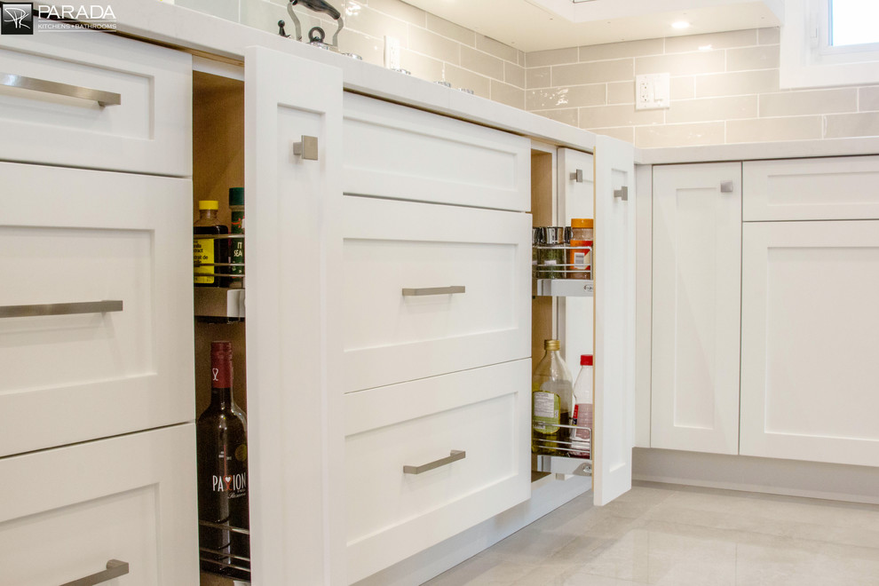 Inspiration for a transitional home design remodel in Toronto