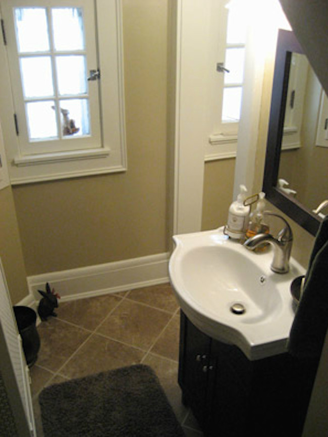 Example of a bathroom design in Milwaukee with beige walls