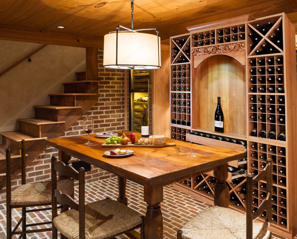 Idée de décoration pour une cave à vin tradition.