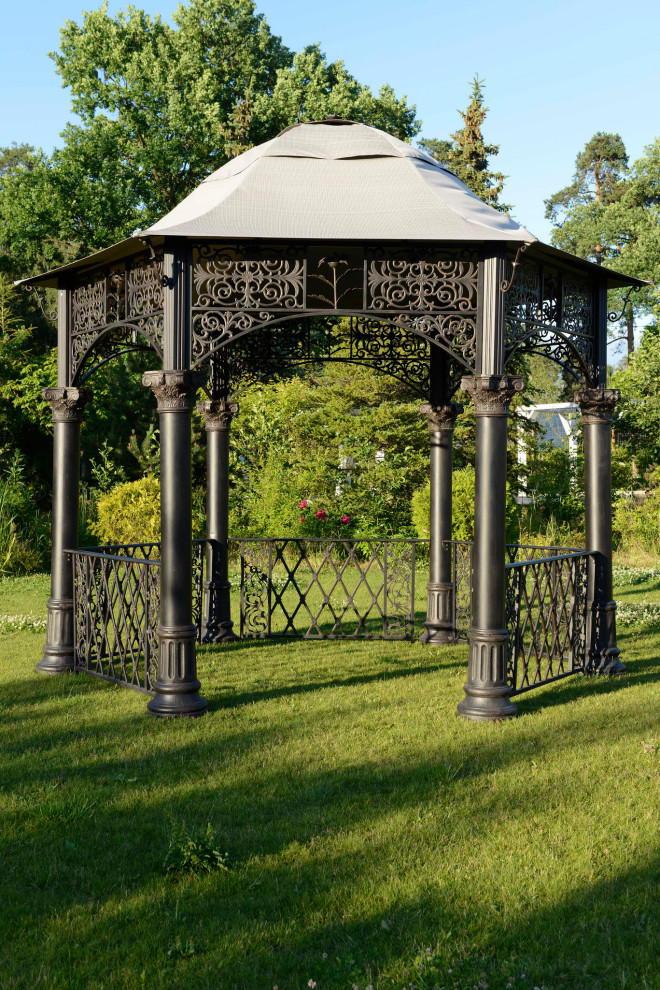 Быстровозводимая беседка из литых элементов в усадьбе
