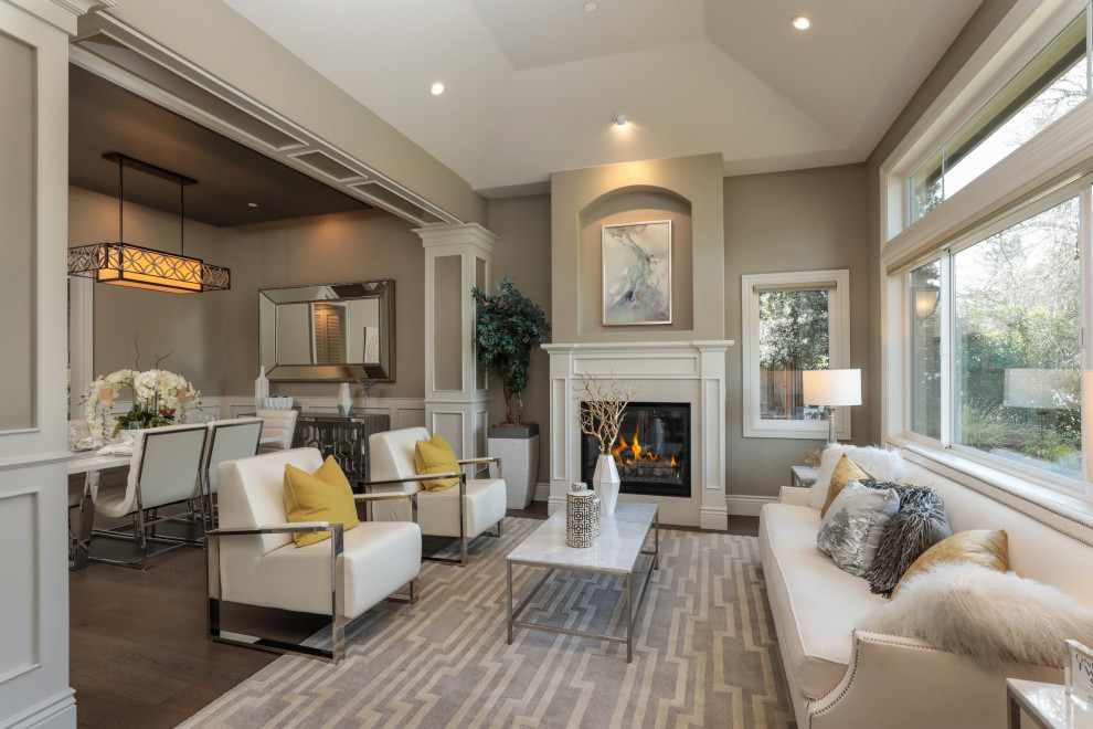 Example of a transitional living room design in San Francisco