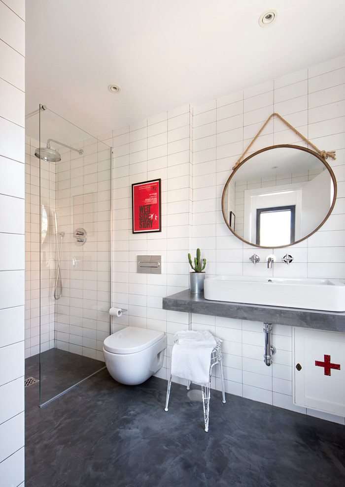 This is an example of a large transitional 3/4 bathroom in Barcelona with a curbless shower, a wall-mount toilet, white walls, a vessel sink and an open shower.