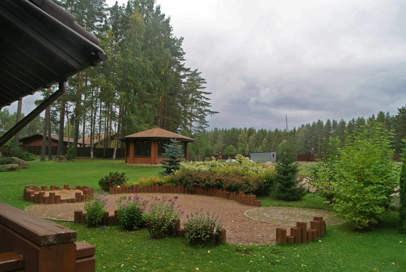 Озеленение и благоустройство