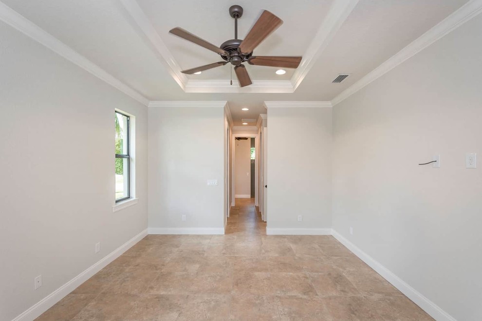 Transitional home design photo in Miami