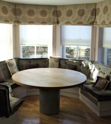 bench seating - circular table maritimt-spisestue