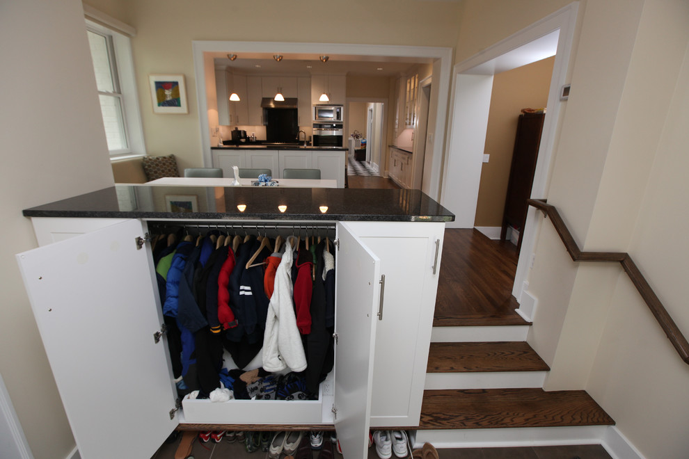 Kitchen - transitional kitchen idea