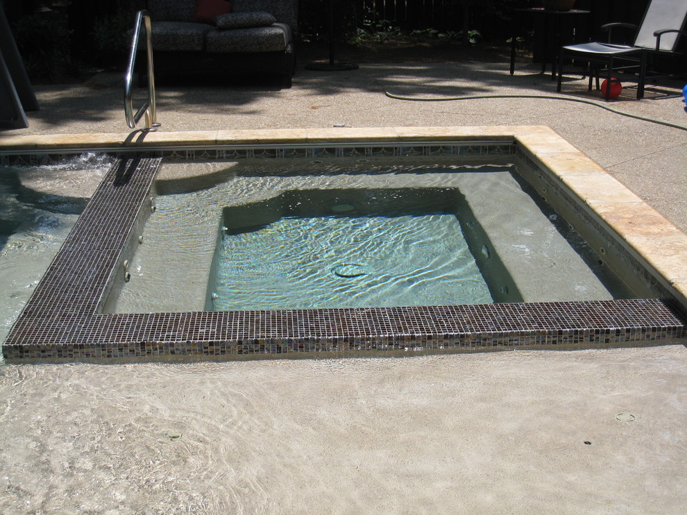 Inspiration for a contemporary pool in Indianapolis.