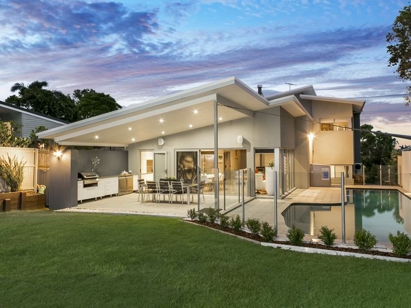 Photo of a mid-sized contemporary backyard deck in Brisbane with an outdoor kitchen and a roof extension.