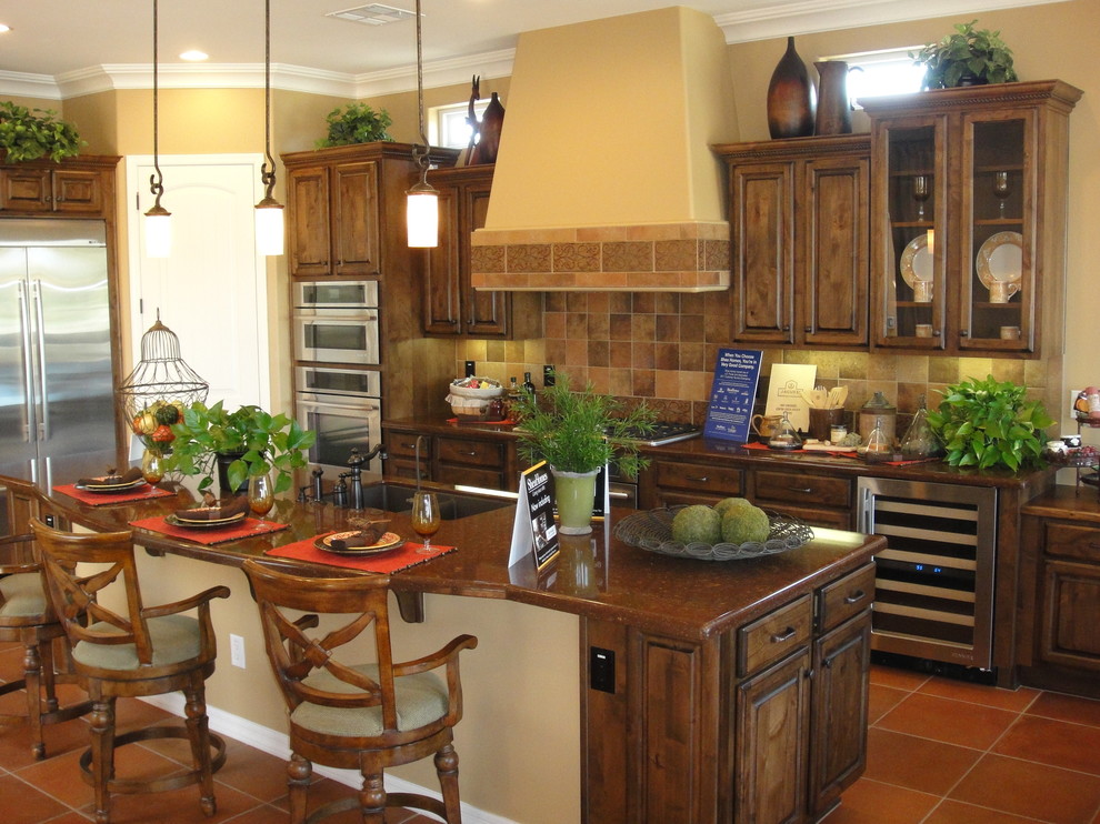 Kitchen - transitional kitchen idea in Phoenix