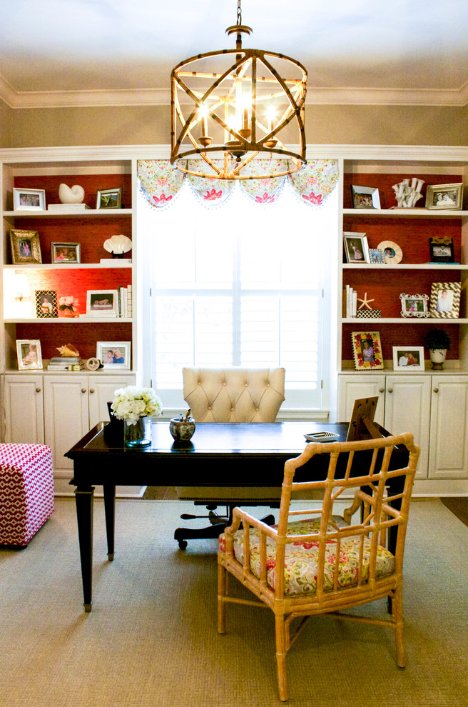 Inspiration for a traditional home office in Tampa.