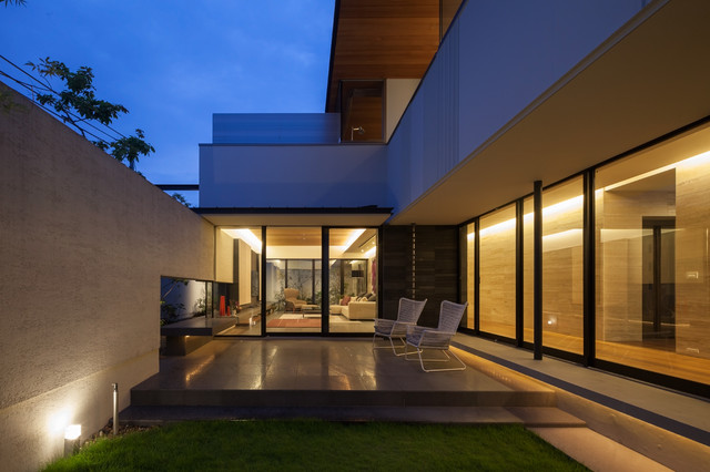 東灘の家 moderno-patio