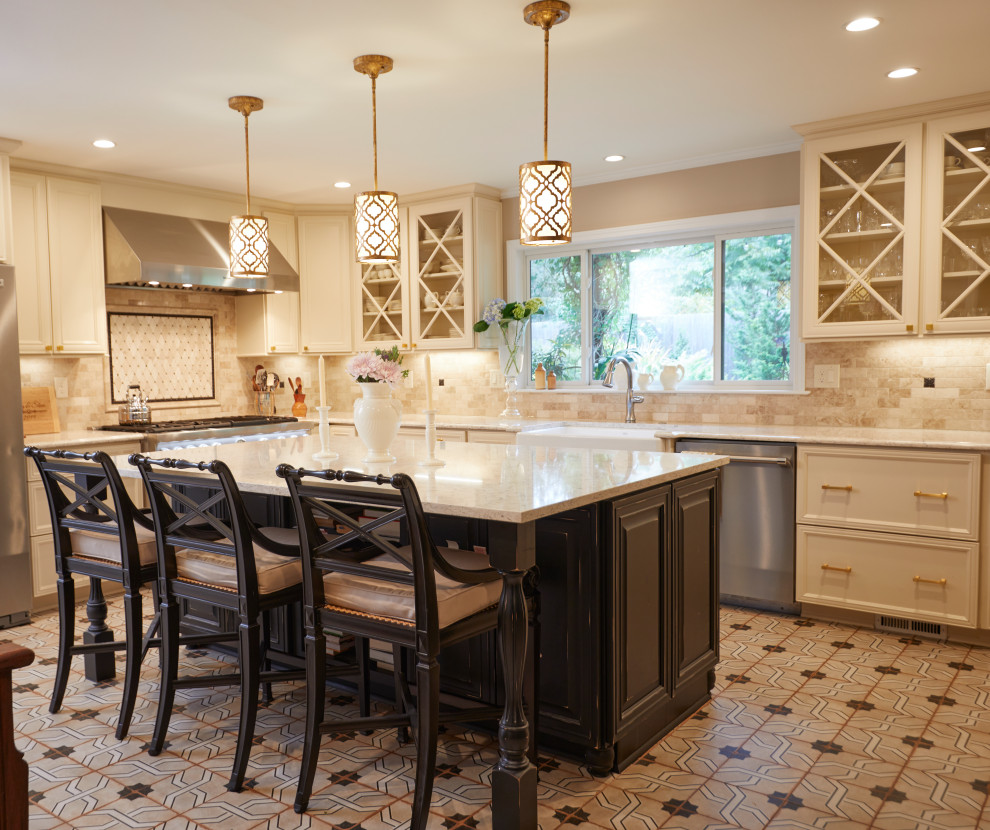 Inspiration for a timeless kitchen remodel in Atlanta