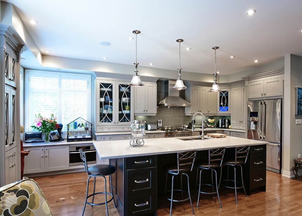 Kitchen - transitional kitchen idea in Toronto