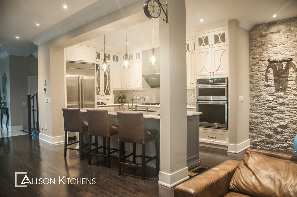 Inspiration for a transitional kitchen remodel in Toronto