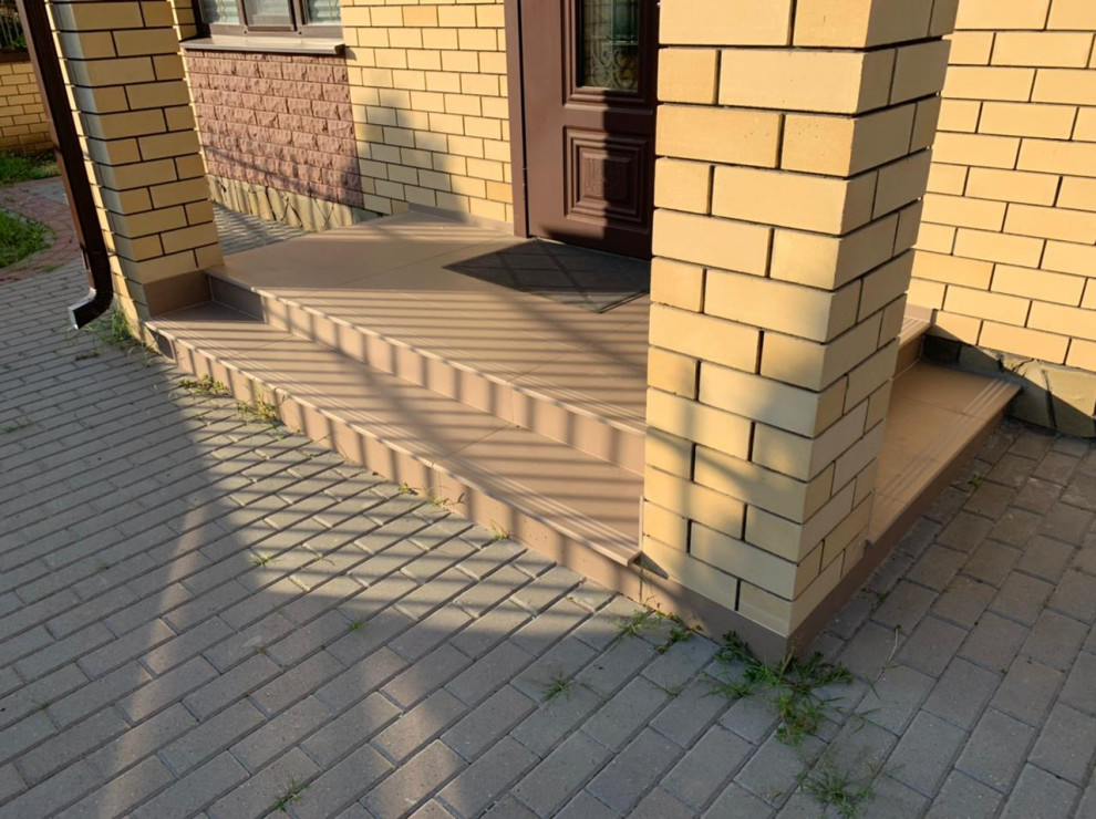 Отделка входной группы керамогранитом