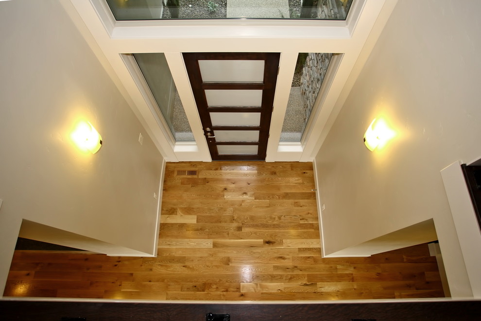Arts and crafts entryway photo in Boise
