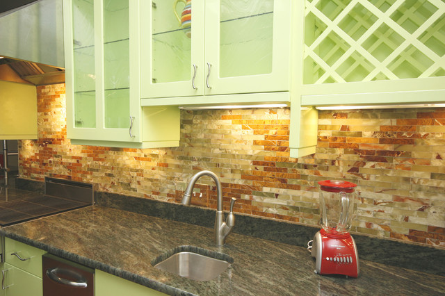 Geen Brown Onyx Backsplash Contemporary Kitchen Charleston