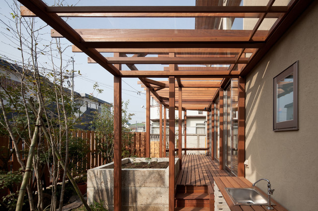 吉祥寺の家 moderno-portico