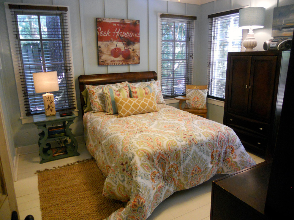 Inspiration for a small transitional guest bedroom in Orlando with blue walls, painted wood floors and no fireplace.
