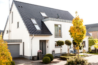 オレンジのおしゃれな瓦屋根の家の画像 75選 - 2026 年 9月 | Houzz